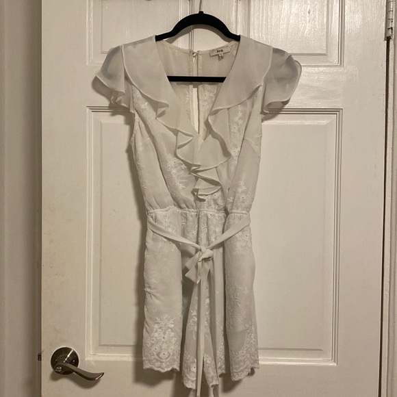 White Lace Romper - Picture 2 of 4